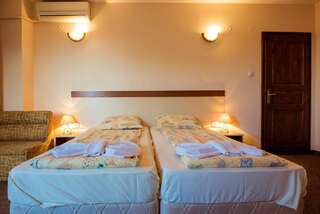 Отель Hotel Orchidea Созополь Двухместный номер с 2 отдельными кроватями и видом на море-3